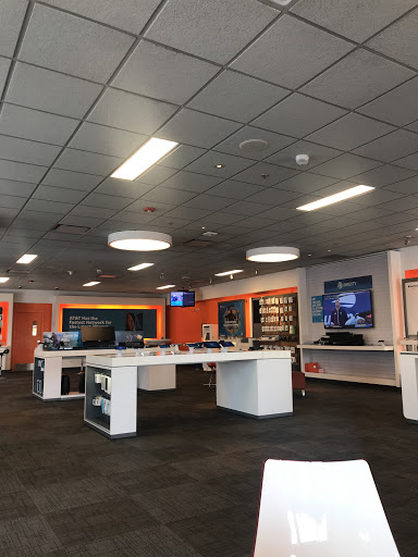 Cell Phone Store «AT&T», reviews and photos, 260 Danada Square W, Wheaton, IL 60189, USA