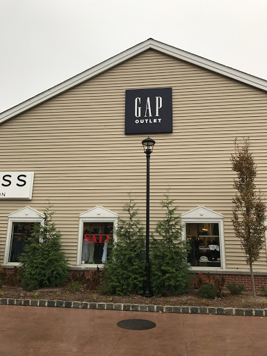 Gap Outlet, 470 Evergreen Ct, Central Valley, NY 10917, USA, 