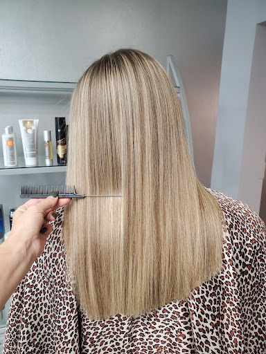 Hair Salon «Mojo Hair Salon & Therapeutic Massage», reviews and photos, 431 New Britain Ave, Newington, CT 06111, USA