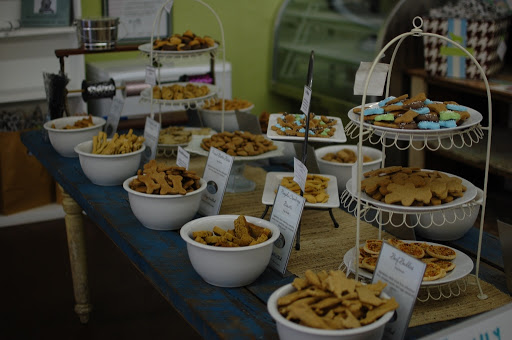 Pet Supply Store «3 Dogs and a Chick», reviews and photos, 130 Miracle Strip Pkwy SE, Fort Walton Beach, FL 32548, USA