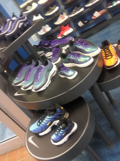 Shopping Mall «New Landing Mall», reviews and photos, Troost Ave & E Meyer Blvd, Kansas City, MO 64131, USA