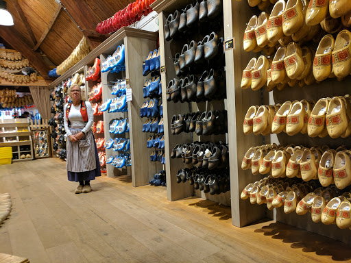 Wooden Shoe Factory Marken - Netherlands Souvenirs.com