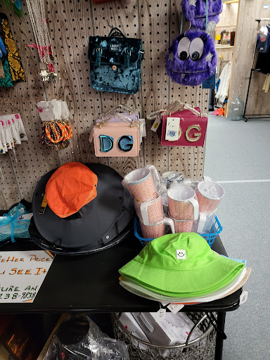 Antique Store «Vendor City Antiques, Flea Market & Cosignment», reviews and photos, 537 S Reed Rd, Kokomo, IN 46901, USA