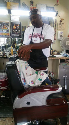 Barber Shop «Fatheadz Barber Shop», reviews and photos, 2516 Paul W Bryant Dr, Tuscaloosa, AL 35401, USA