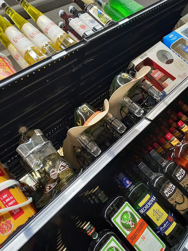 Liquor Store «Bayway World of Liquors», reviews and photos, 639 Bayway, Elizabeth, NJ 07202, USA