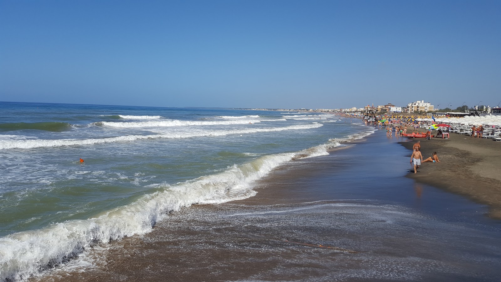 Valokuva Spiaggia di Latinaista. - suosittu paikka rentoutumisen tuntijoille