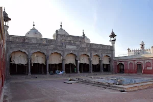 Shahi Mosque image
