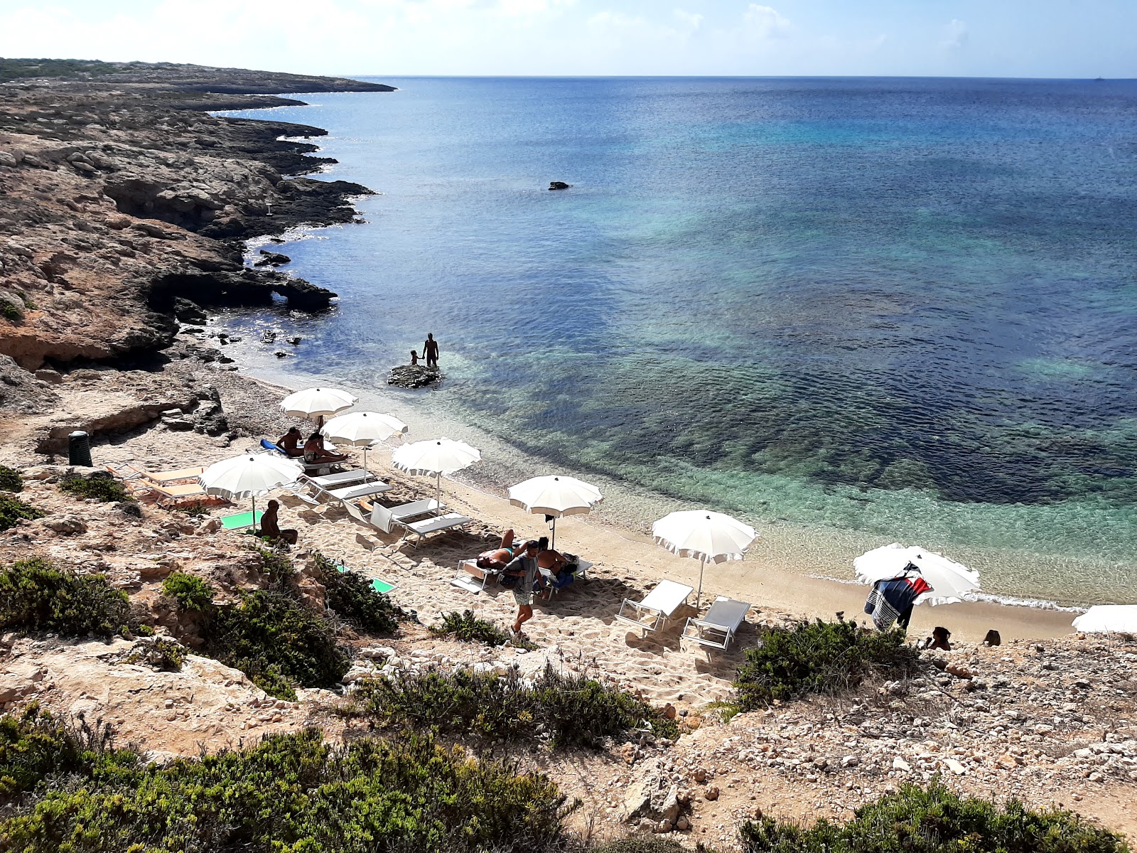 Photo of Cala Spugne with partly clean level of cleanliness