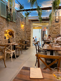 Atmosphère du Restaurant français Le P'tit Cageot à Antibes - n°1