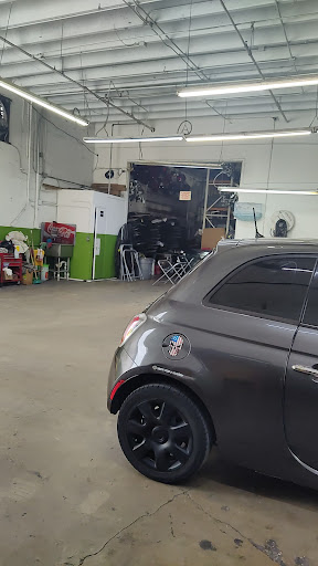 Auto Glass Shop «Experto Auto Glass», reviews and photos, 3205 E 10th Ave, Hialeah, FL 33013, USA