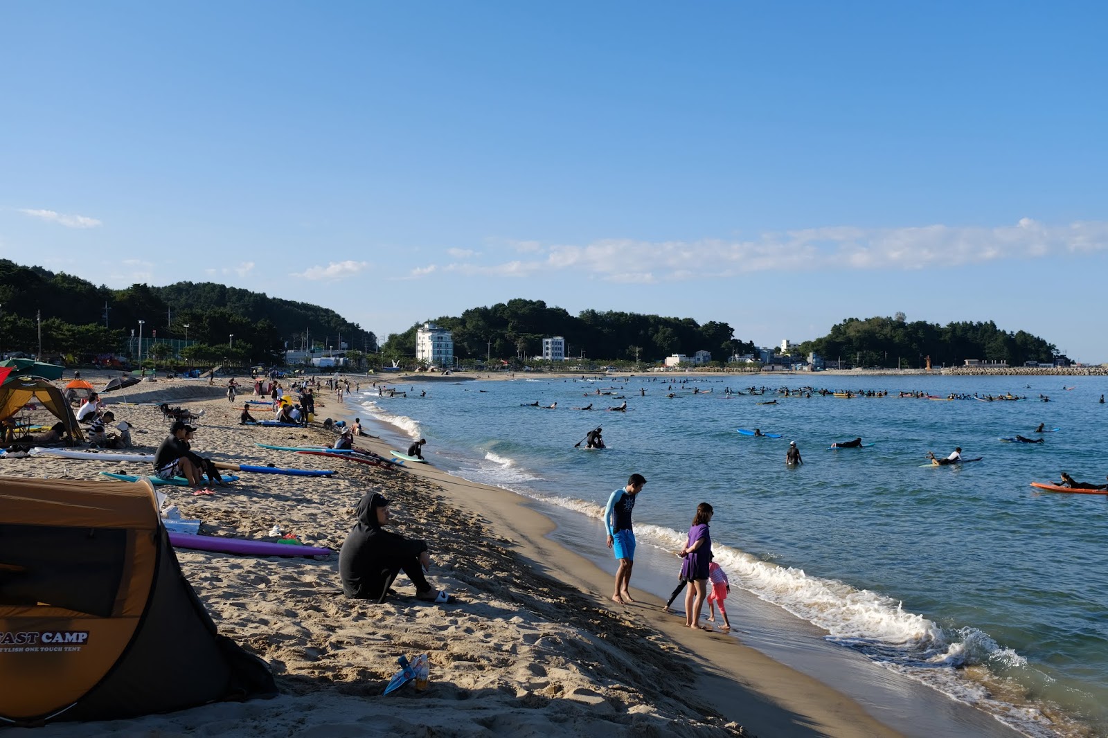 Fotografie cu Jukdo Beach - locul popular printre cunoscătorii de relaxare