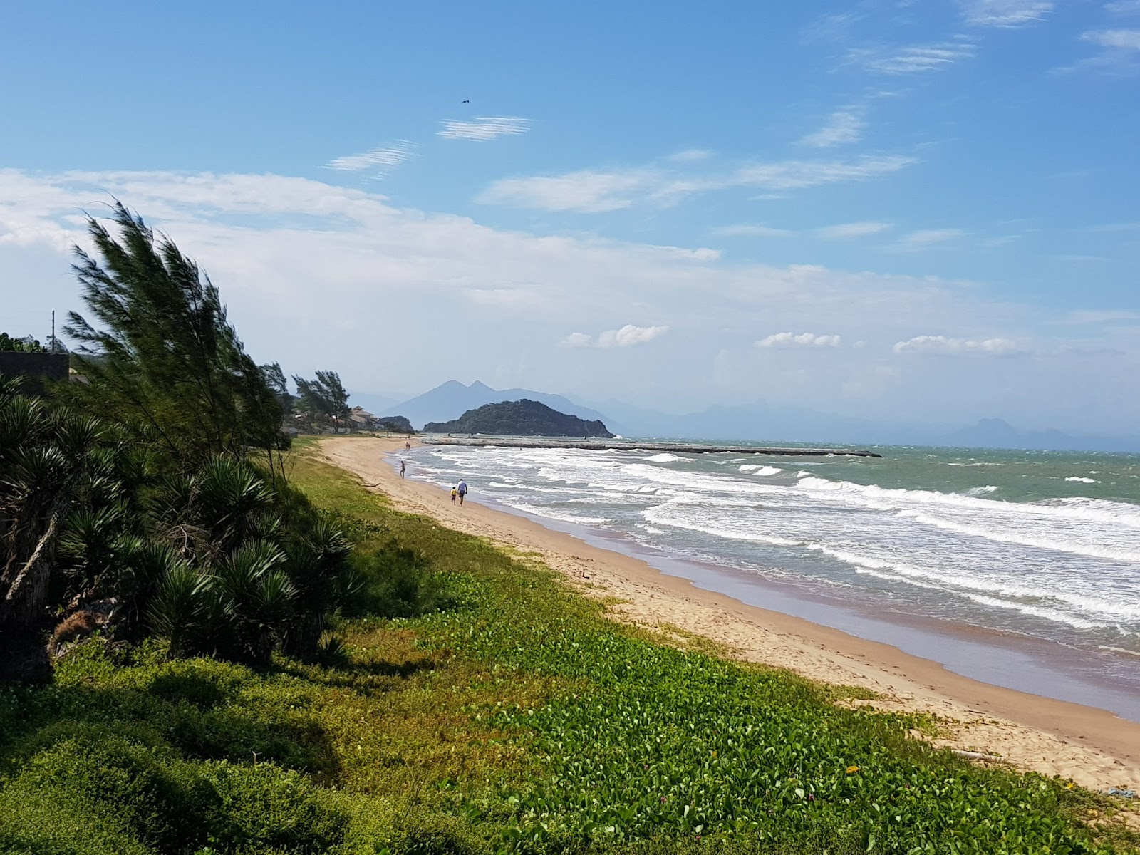 Fotografie cu Praia Rasa - locul popular printre cunoscătorii de relaxare