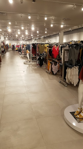Clothing Store «F21 RED», reviews and photos, 620 Centerview Blvd, Kissimmee, FL 34741, USA