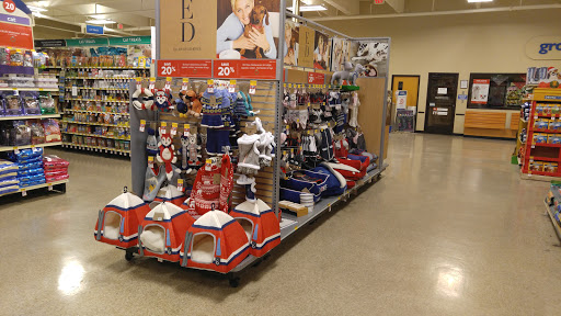 Pet Supply Store «PetSmart», reviews and photos, 1196 W Olive Ave, Merced, CA 95348, USA