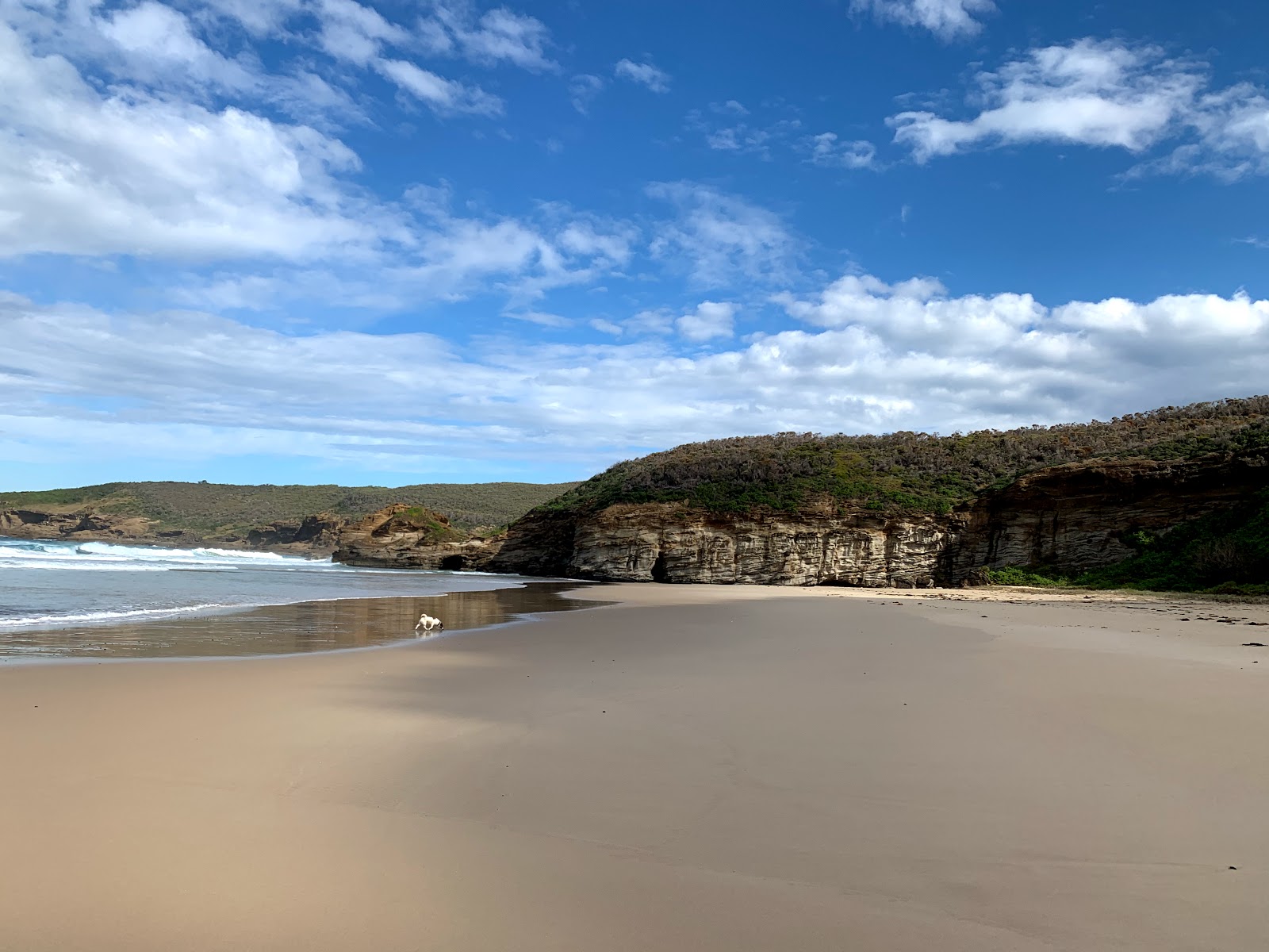 Ghosties Beach'in fotoğrafı - rahatlamayı sevenler arasında popüler bir yer