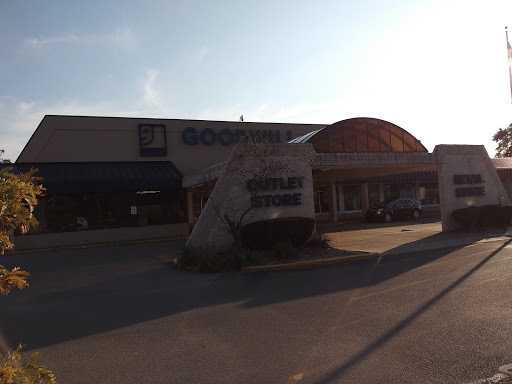 Thrift Store «Goodwill», reviews and photos, 570 E Waterloo Rd, Akron, OH 44319, USA