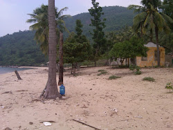 Foto de Bim Beach com uma linha costeira espaçosa