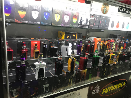 Tobacco Shop «The Hub Smoke Shop & Gifts», reviews and photos, 6410 N Oak Trafficway, Kansas City, MO 64118, USA