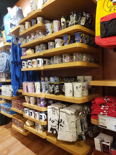 Toy Store «Disney Store», reviews and photos, 1961 Chain Bridge Rd, McLean, VA 22102, USA