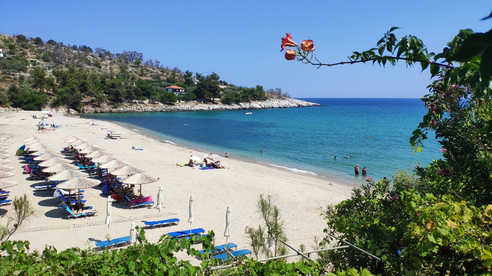 Thymonia beach'in fotoğrafı ve yerleşim