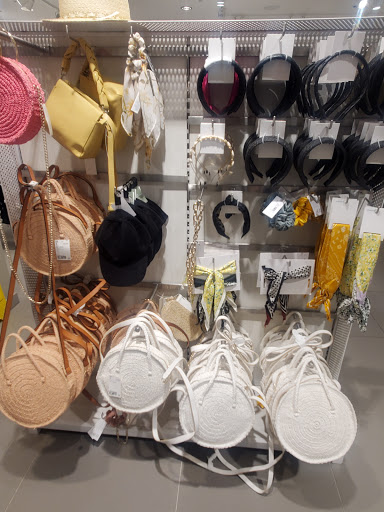 Clothing Store «H&M», reviews and photos, 11800 W Broad St # 1012, Richmond, VA 23233, USA