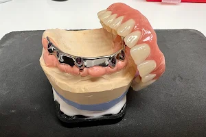 Zahnarzt & Oralchirurg-Bregenz Spezialist für Implantate & Keramikimplantate image