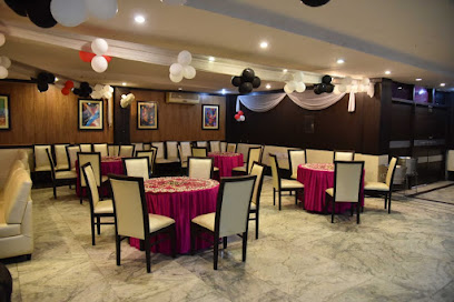 TFC Family Restaurant - Circular Rd, near Hanuman Chowk, Bombay Bazar, Sadar Bazaar, Meerut, Uttar Pradesh 250001, India