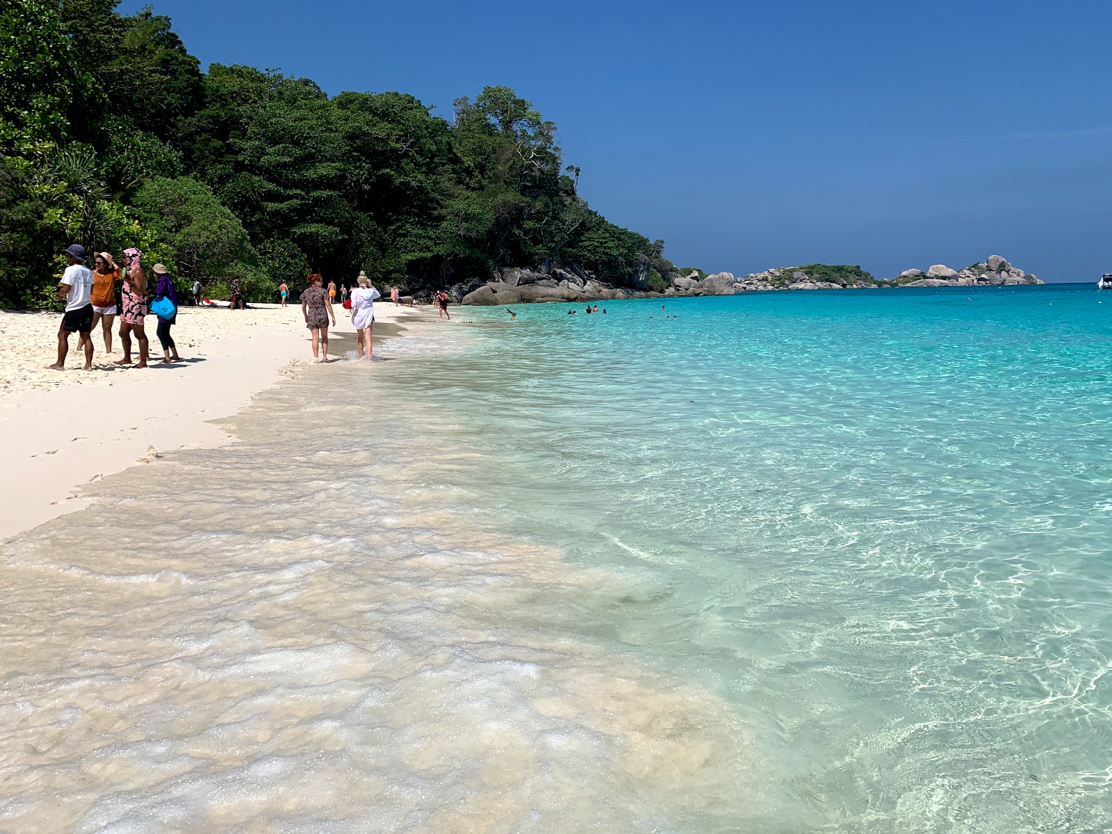 Zdjęcie Ao Kuerk Bay Beach położony w naturalnym obszarze