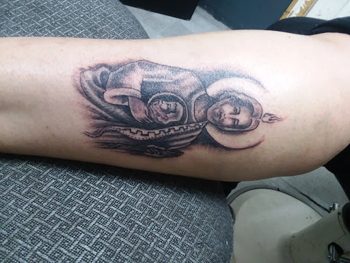 Tattoo Shop «Royal Ink», reviews and photos, 6408 Gulf Fwy, Houston, TX 77023, USA