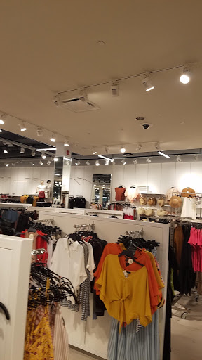 Clothing Store «F21 RED», reviews and photos, 2615 Medical Center Pkwy #2300, Murfreesboro, TN 37129, USA