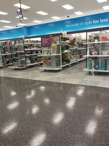 Clothing Store «Ross Dress for Less», reviews and photos, 10700 MacArthur Blvd, Oakland, CA 94605, USA