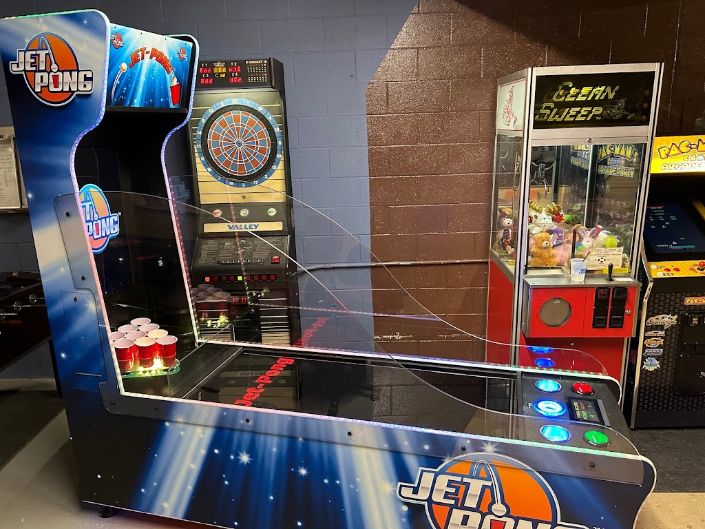 Dave's 32 oz Bar Grill & Bowling 59632