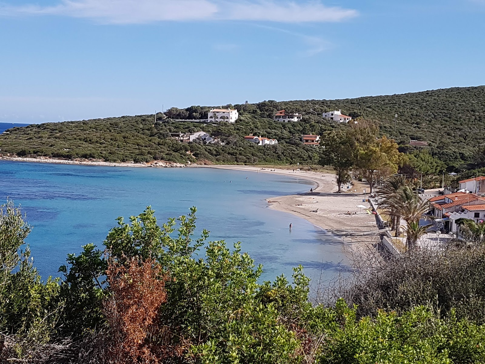 Foto de Playa de Maladroxia con agua cristalina superficie