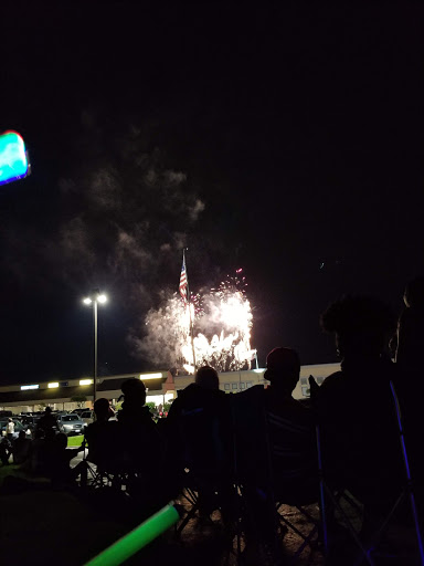 Shopping Mall «Meadowdale Shopping Center», reviews and photos, 100 W Mall Dr, Carpentersville, IL 60110, USA