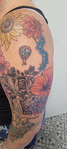 Tattoo Shop «Queen Bee Tattoo & Gallery», reviews and photos, 230 Main St, Springfield, OR 97477, USA