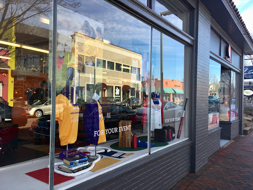 Custom T-shirt Store «CustomInk - Custom T-shirt Store - Richmond», reviews and photos, 3401 W Cary St, Richmond, VA 23221, USA