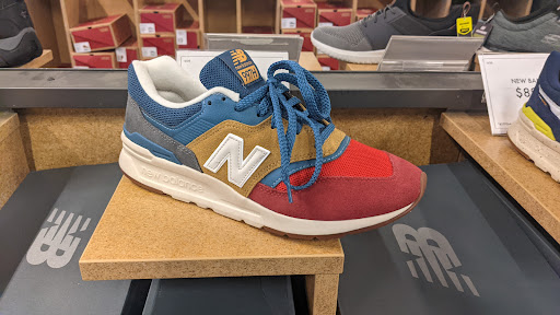 Shoe Store «DSW Designer Shoe Warehouse», reviews and photos, 345 Rockaway Turnpike, Lawrence, NY 11559, USA