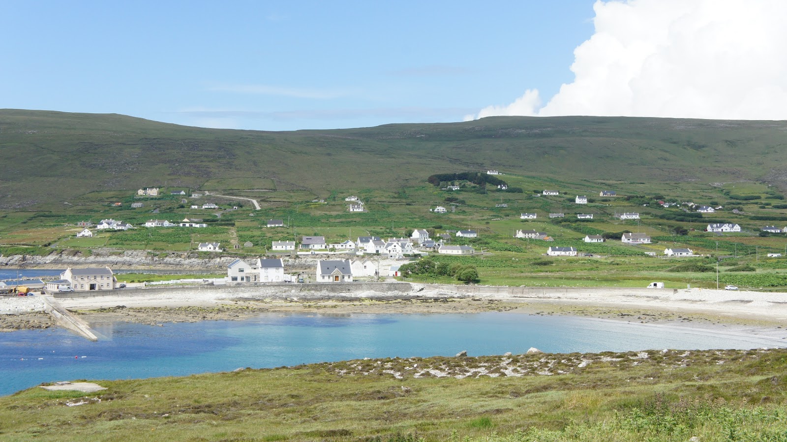 Foto van Dooega Beach met kleine baai