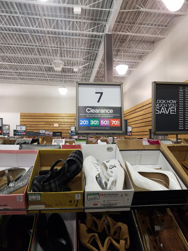 Shoe Store «DSW Designer Shoe Warehouse», reviews and photos, 12160 Blue Valley Pkwy, Overland Park, KS 66213, USA