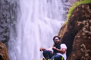 Bada Bari Waterfall ବଡ଼ବାରୀ ଝରଣା image