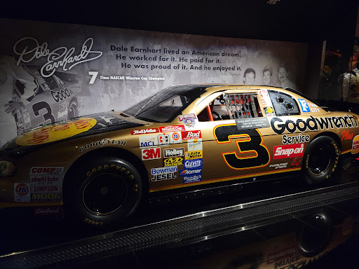 Sporting Goods Store «Bass Pro Shops», reviews and photos, 1935 S Campbell Ave, Springfield, MO 65807, USA