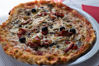 Pizza du Pizzeria L'ARC EN CIEL PIZZA AU FEU DE BOIS à Morangis - n°5