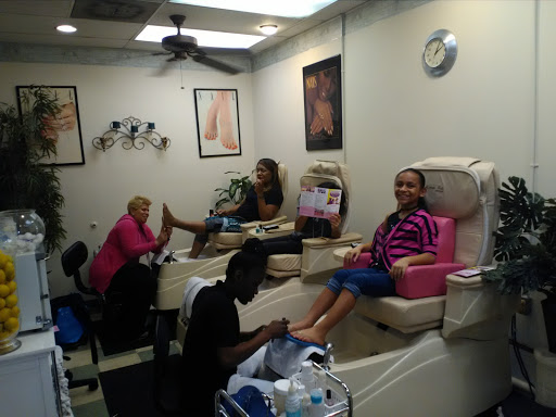 Beauty Salon «Studio 6 Salon & Spa Inc», reviews and photos, 3318 N Hwy 67, Florissant, MO 63033, USA