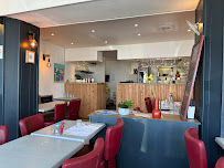 Atmosphère du Restaurant Côté Sable à Saint-Aubin-sur-Mer - n°2