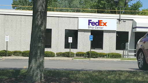 Shipping and Mailing Service «FedEx Ship Center», reviews and photos, 21600 Melrose Ave, Southfield, MI 48075, USA
