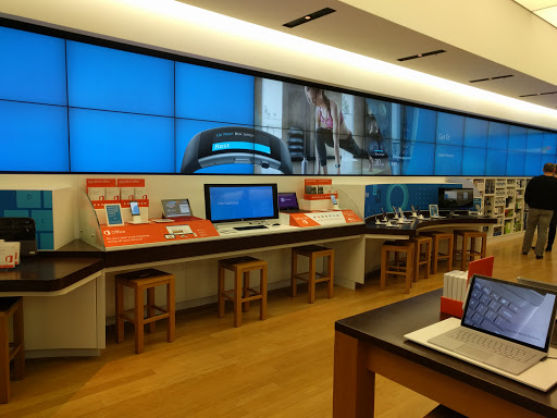 Computer Store «Microsoft Store - Kenwood Towne Centre», reviews and photos, 7875 Montgomery Rd #2205, Cincinnati, OH 45236, USA