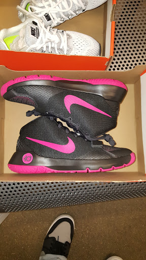 Sporting Goods Store «Nike Factory Store», reviews and photos, 4600 Shelbyville Rd #615, Louisville, KY 40207, USA