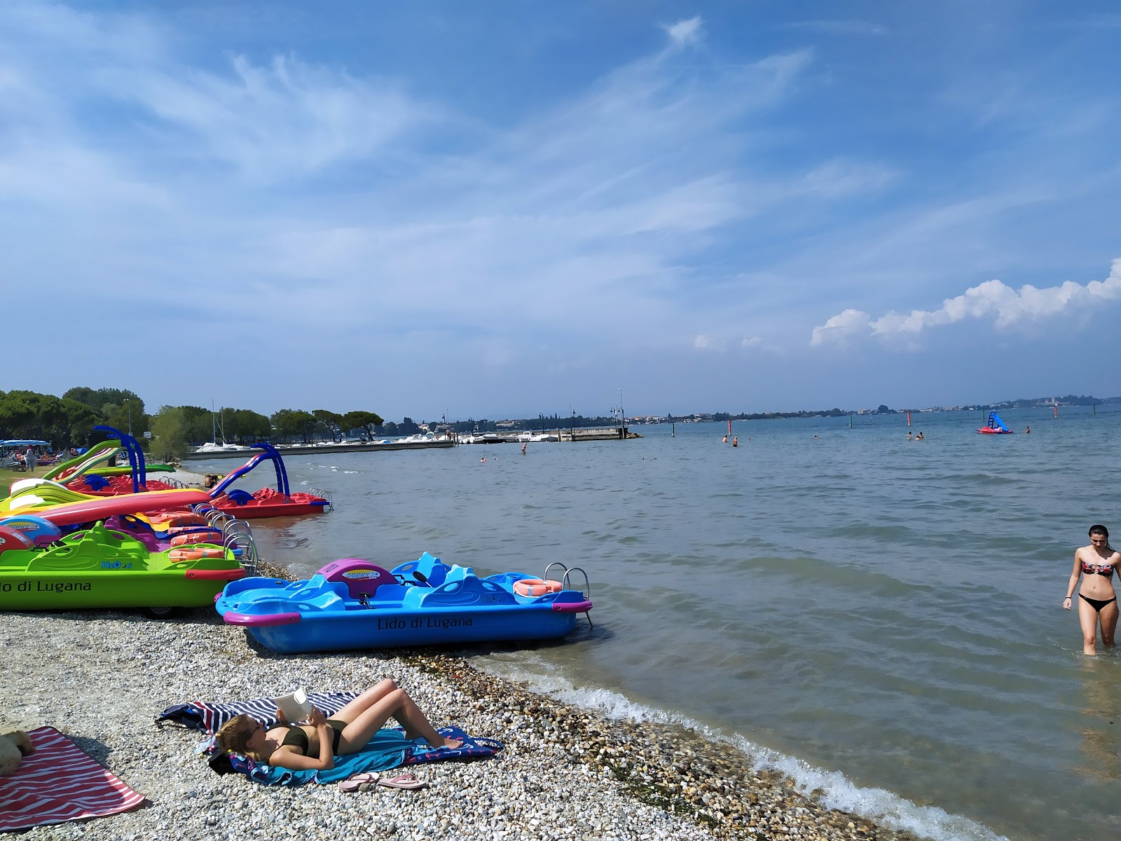 Photo de Spiaggia Lido di Lugana Sirmione - endroit populaire parmi les connaisseurs de la détente