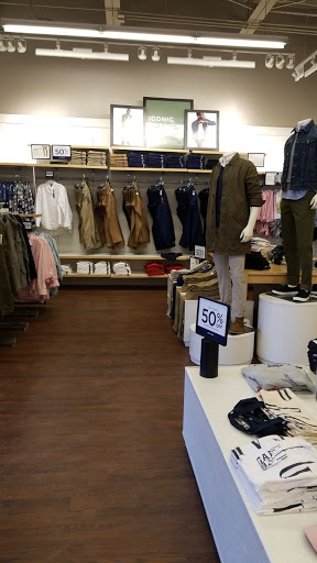 Clothing Store «Gap Outlet», reviews and photos, 7147 Cermak Rd, Berwyn, IL 60402, USA