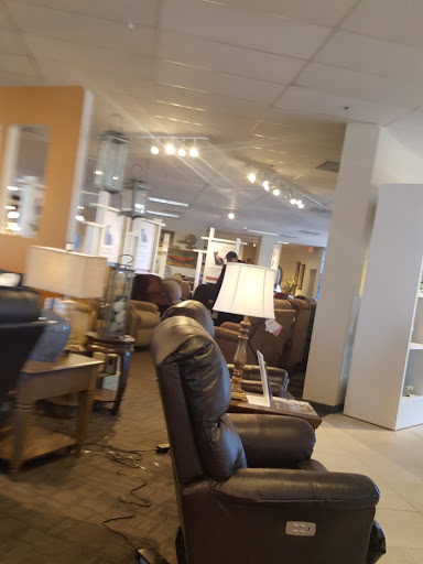 Furniture Store «Raymour & Flanigan Furniture and Mattress Store», reviews and photos, 275 Glen Cove Rd, Carle Place, NY 11514, USA